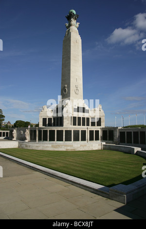 Ville de Plymouth, en Angleterre. Le Sir Robert Stodart Lorimer conçu Naval War Memorial sur Plymouth Hoe, promenade. Banque D'Images