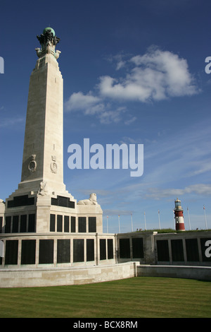 Ville de Plymouth, en Angleterre. Le Sir Robert Stodart Lorimer conçu Naval War Memorial sur Plymouth Hoe, promenade. Banque D'Images