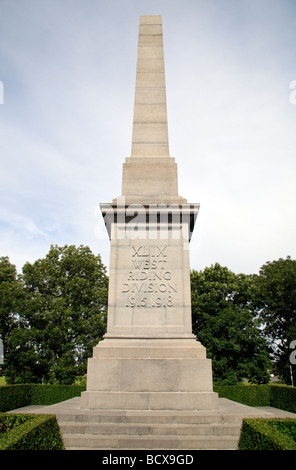 La 49e Division West Riding colonne commémorative à côté de l'Essex Farm Cemetery du Commonwealth, Ypres, Belgique. Banque D'Images