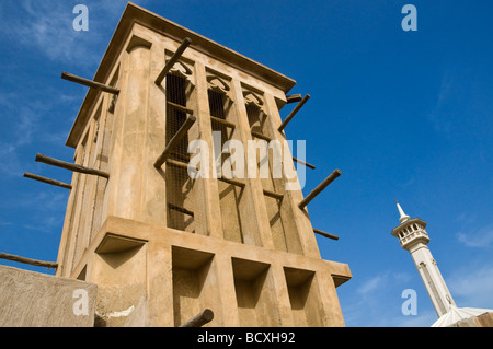 Tours à vent traditionnel dans le quartier historique de Bur Dubai, Dubaï Bastakia Banque D'Images