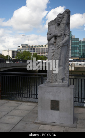 Statue de la tempérance à Matt Talbot militant matt talbot le pont sur la rivière Liffey dublin city centre Banque D'Images