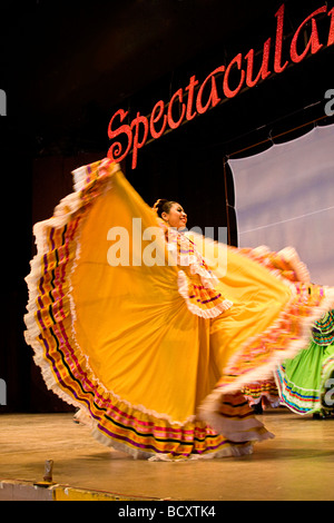 Danseuses à Viva Mexico performance de Spectaculare, une danse et culture voir de Mazatlán, Mexique Banque D'Images