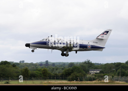 T2 à partir de 750 Jetstream Naval Air Station décolle du RAF Fairford au Royal International Air Tattoo Banque D'Images