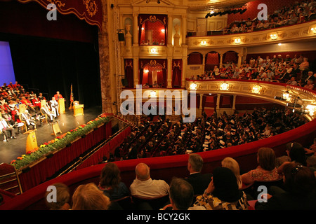 L'auditoire dans un panier-His Majesty's Theatre à Aberdeen, en Écosse, lors d'une performance Banque D'Images