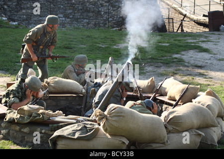 Reconstitution de la deuxième guerre mondiale - loi sur l'importante bataille de Monte Cassino. Les défenses allemandes. Événement annuel en Pologne, Ogrodzieniec. Banque D'Images