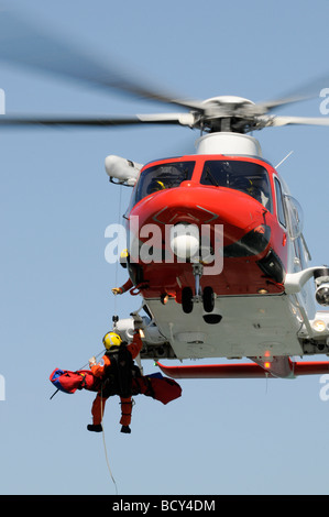 Agusta AW139 de garde-côtes européen de recherche et de sauvetage par hélicoptère de sauvetage Banque D'Images