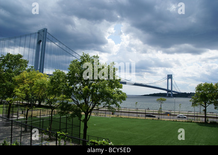 Verrazano Narrows Bridge reliant Brooklyn à Staten Island Banque D'Images