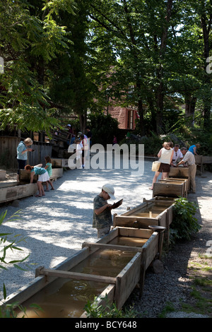 Une journée en famille avec les enfants dans l'orpaillage Parc d'état historique de Columbia Banque D'Images