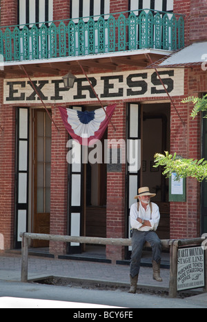 Le Pony Express bureau dans la ville historique de la ruée vers l'de Columbia de Columbia Historic State Park, Californie, décoré pour le 4 juillet Banque D'Images