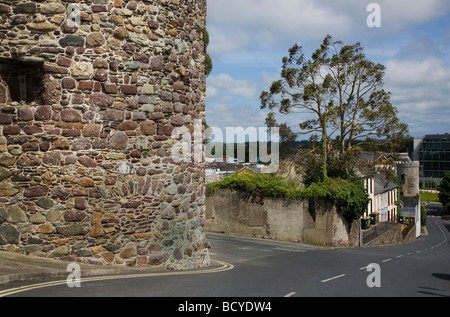 Le 13ème siècle restauré tour française et les remparts de la ville, rue du Château, la ville de Waterford, Irlande Banque D'Images