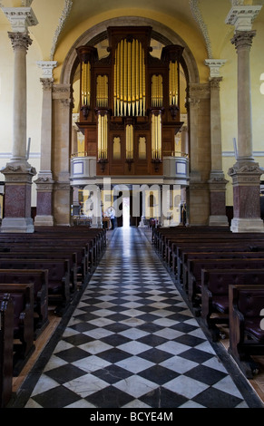 Allée centrale et de l'Orgue à la Cathédrale Christ Church, conçu par John Roberts en 1770, la ville de Waterford, Irlande Banque D'Images