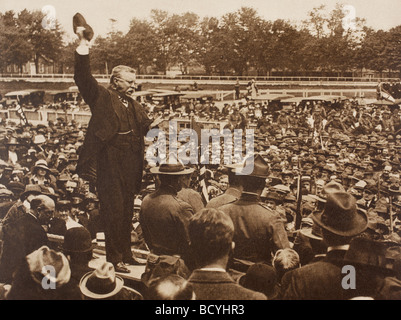 Theodore Roosevelt prononce un discours sur le Long Island en 1917. Theodore Roosevelt Jr., 1858 - 1919. 26e Président des Etats-Unis. Banque D'Images