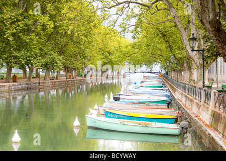 Canal du Vass et le Pont des Amours, Annecy, France Banque D'Images