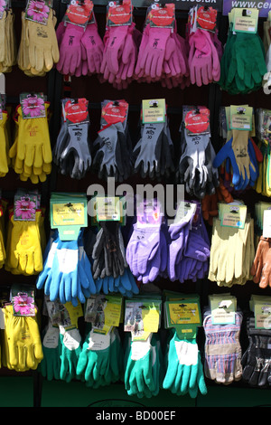 Affichage des gants de jardinage jardinage en vente à afficher Banque D'Images