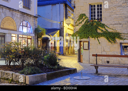 La ville bretonne de Quimper la nuit Banque D'Images