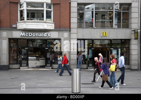 Mcdonald's restaurant fast food sur oconnell Street Dublin République d'Irlande Banque D'Images