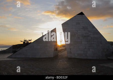 Poteaux et passerelle pyramide, Civic Square, Wellington, Nouvelle-Zélande Banque D'Images