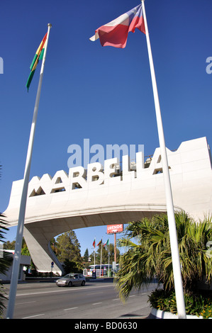 Panneau d'entrée de la ville, Marbella, Costa del Sol, la province de Malaga, Andalousie, Espagne Banque D'Images