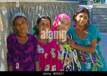 Les jeunes femmes ouzbeks de Boukhara en Ouzbékistan Banque D'Images