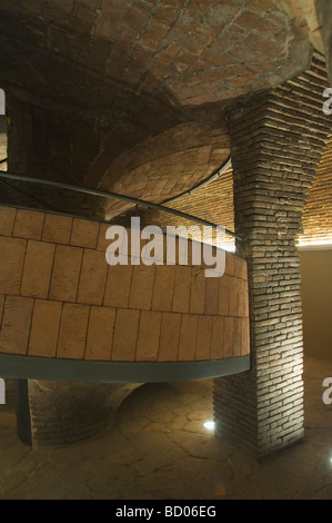 Palau Güell Anciennes écuries dans le sous-sol de l'architecte Antonio Gaudi Barcelone Catalogne Espagne Banque D'Images