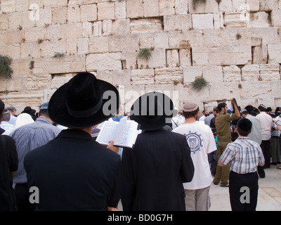 Tisha Be'Av au Mur des lamentations à Jérusalem Banque D'Images