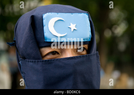 Un partisan du mouvement islamique du Turkestan Oriental (TIM) fondé par Uyghur jihadistes dans la région autonome ouïghoure du Xinjiang. L'ouest de la Chine Banque D'Images