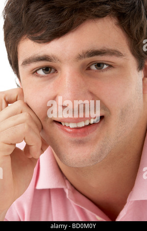 Studio Portrait Of Smiling Teenage Boy Banque D'Images