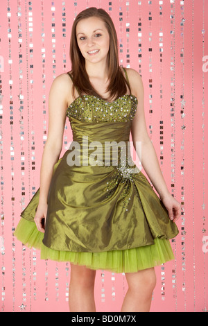 Young Girl Wearing Party Dress Banque D'Images