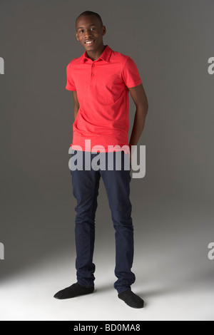 Teenage Boy Standing In Studio Banque D'Images