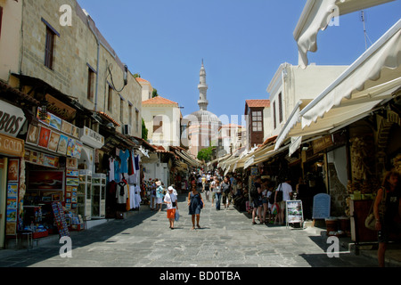 Mosquée de Soliman à partir de la rue 177, Sygrou la vieille ville de Rhodes Rhodes Dodécanèse, Grèce Banque D'Images