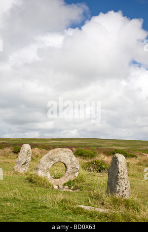 Les hommes une tol menhirs Penwith Moor Cornwall England UK Banque D'Images