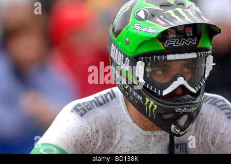 Sam Hill de l'Australie vient sur la ligne d'arrivée dans l'arène pour retenir la descente des Championnats du monde en Ecosse Banque D'Images