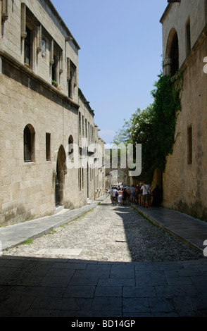 Odos Ippoton - rue des Chevaliers dans la vieille ville de Rhodes Rhodes Dodécanèse, Grèce Banque D'Images