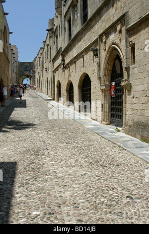 Odos Ippoton - rue des Chevaliers dans la vieille ville de Rhodes Rhodes Dodécanèse, Grèce Banque D'Images