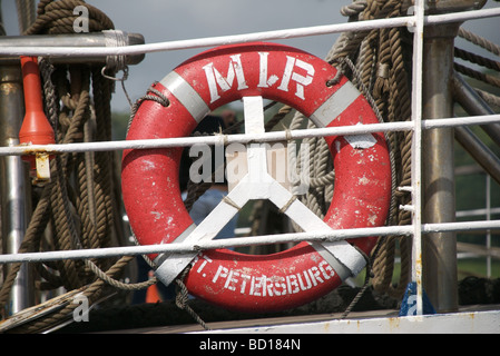 Mir nom sur la coque du grand voilier russe, Falmouth, Cornwall, UK Banque D'Images