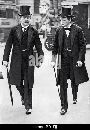 WINSTON CHURCHILL Accueil promenades Secrétaire à la Chambre des communes avec le Chancelier de l'Échiquier Lloyd George de la date du Budget 1910 Banque D'Images