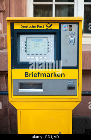 Vente de timbres machine Deutsche Post en Allemagne Europe Banque D'Images