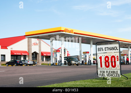 L'éthanol E 85 flexfuel : signe à une station de remplissage de gaz Banque D'Images