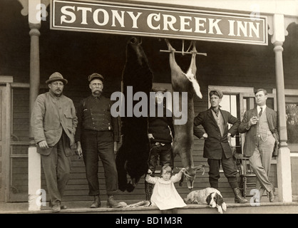 Cinq chasseurs & Deer au Stony Creek Inn Banque D'Images