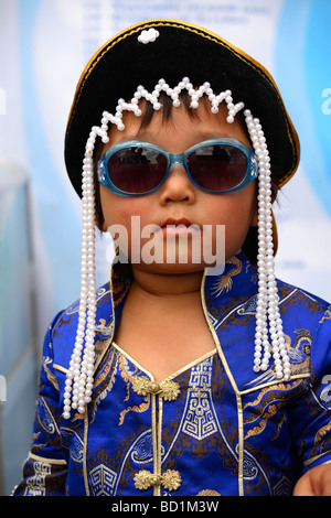 Portrait d'une jeune fille en costume traditionnel mongol, Mongolie Banque D'Images