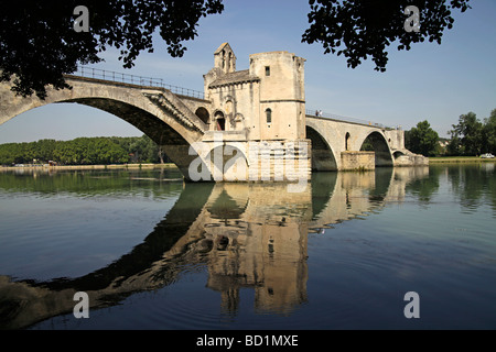 Le Rhône-Pont Pont Saint Bénézet, connu de la chanson folklorique Sur le pont d'Avignon, Avignon, Provence, France, Europe Banque D'Images