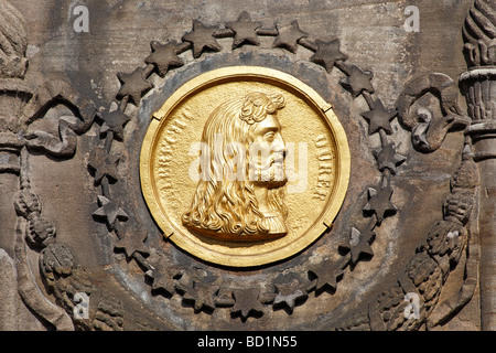 Médaille de bronze, Duerer Pirckheimer Fontaine, Fontaine de l'Amitié, Max Square, centre historique, ville de Nuremberg, milieu Fran Banque D'Images