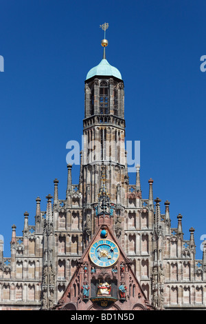 Église Notre Dame, gothique, Catholique Romaine, "aennleinlaufen' horloge mécanique, clocher, église paroissiale de la ville, de la place principale, hi Banque D'Images