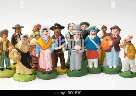 Santons en terre cuite céramique traditionnelle française de figurines villageois Provence, France Banque D'Images