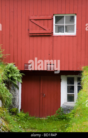 Grange dans Village Geiranger Fjord Norvège Région Nord Geirangerfjord Scandinavie Banque D'Images