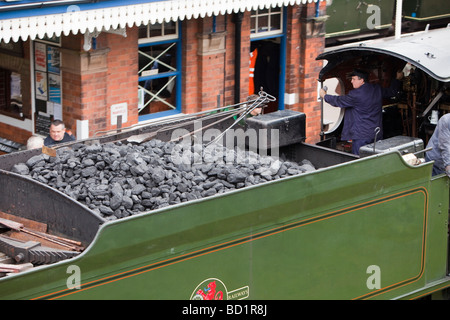 Un train à vapeur fonctionnant sur le Quorn Loughborough Leicestershire Royaume-Uni près de fer Banque D'Images