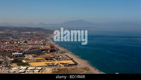 Vue depuis le grand siège en Espagne. Partie supérieure du Rocher. Parc du patrimoine d'histoire naturelle. Gibraltar Banque D'Images