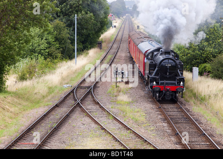 Un train à vapeur fonctionnant sur le Quorn Loughborough Leicestershire Royaume-Uni près de fer Banque D'Images