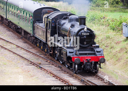 Un train à vapeur fonctionnant sur le Quorn Loughborough Leicestershire Royaume-Uni près de fer Banque D'Images