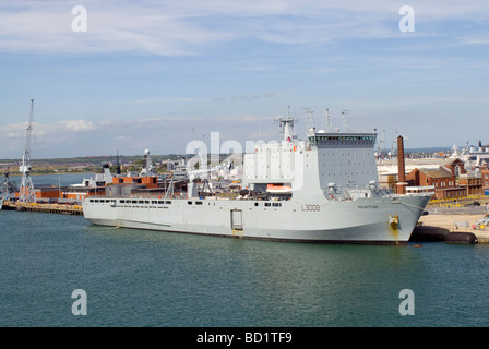 RFA Mounts Bay (L3008) est une classe Bay landing ship dock auxiliaire de la Royal Fleet Auxiliary. Banque D'Images